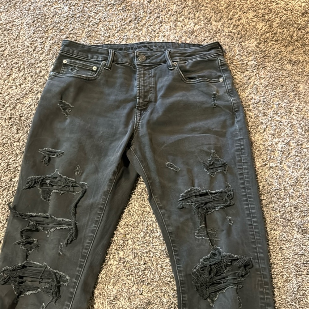 American Eagle Torn Jeans Grey